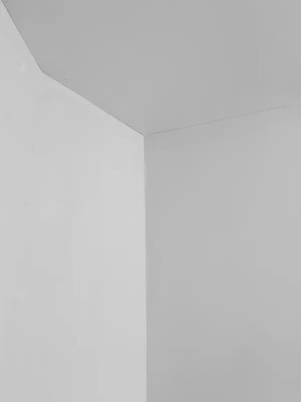 Ceiling corner. Richmond, Virginia, United States (2025).